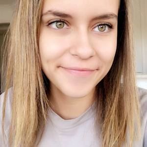 Meet your Posher, Daniela